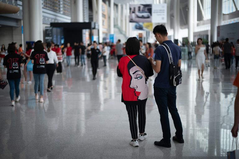 Corridoio di un centro congressi durante una fiera